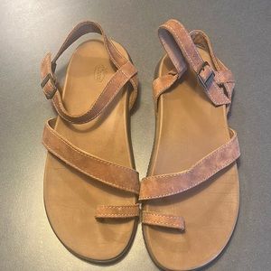 Chaco size 8 tan leather sandals